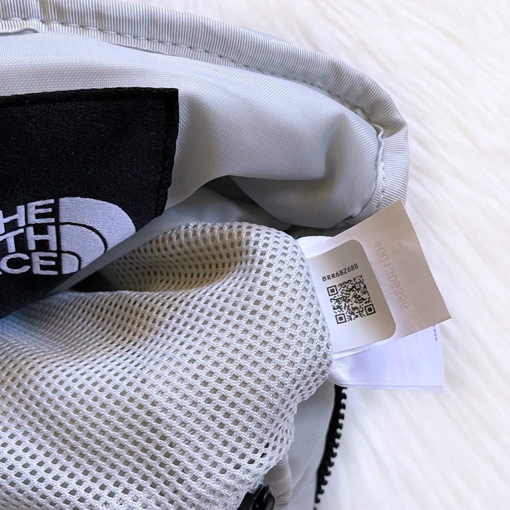 The North Face Women’s Nuptse Crossbody Bag - Picture 8 of 9